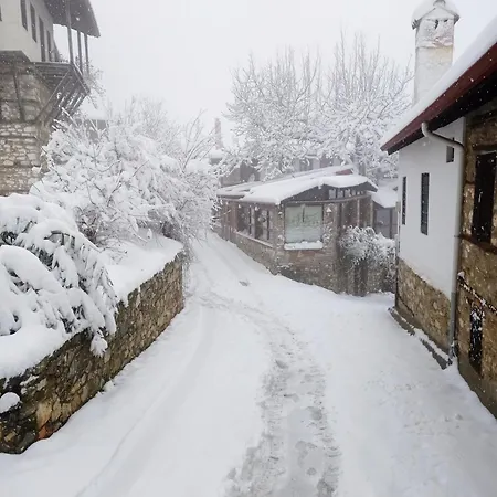 Paramythia - παραμυθία, Traditional 팔라이오스 판텔레이몬