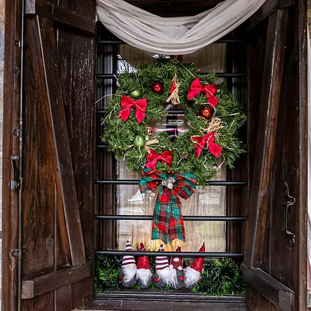 아파트 Paramythia - παραμυθία, Traditional