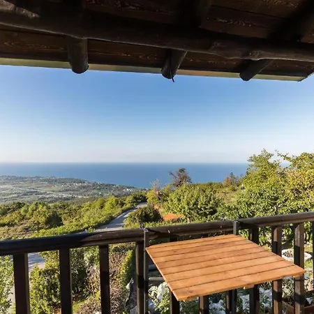 Paramythia - παραμυθία, Traditional 팔라이오스 판텔레이몬